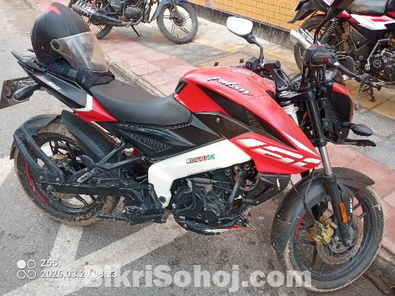 পালসার NS 160